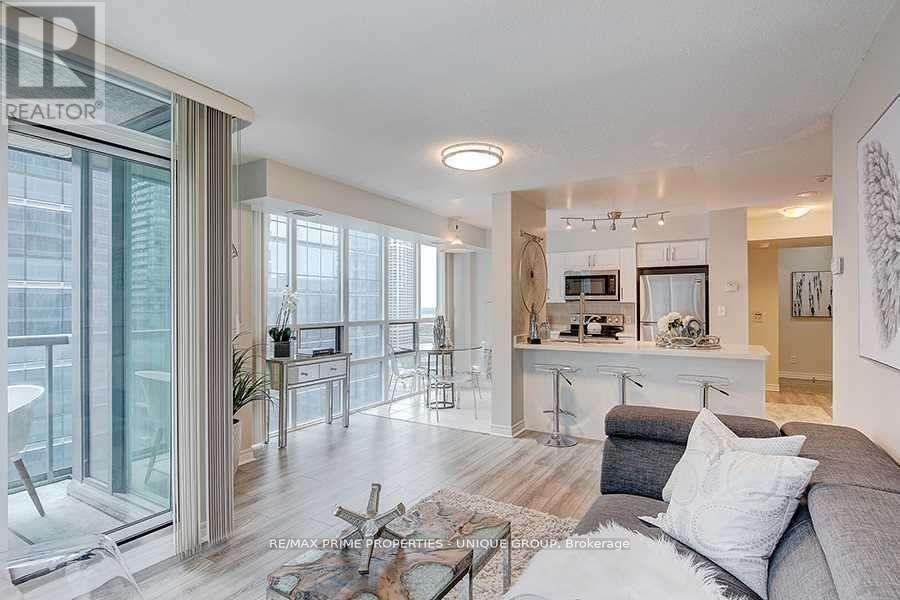 1906 - 30 Grand Trunk Crescent, Toronto, Ontario  M5J 3A4 - Photo 8 - C12186867
