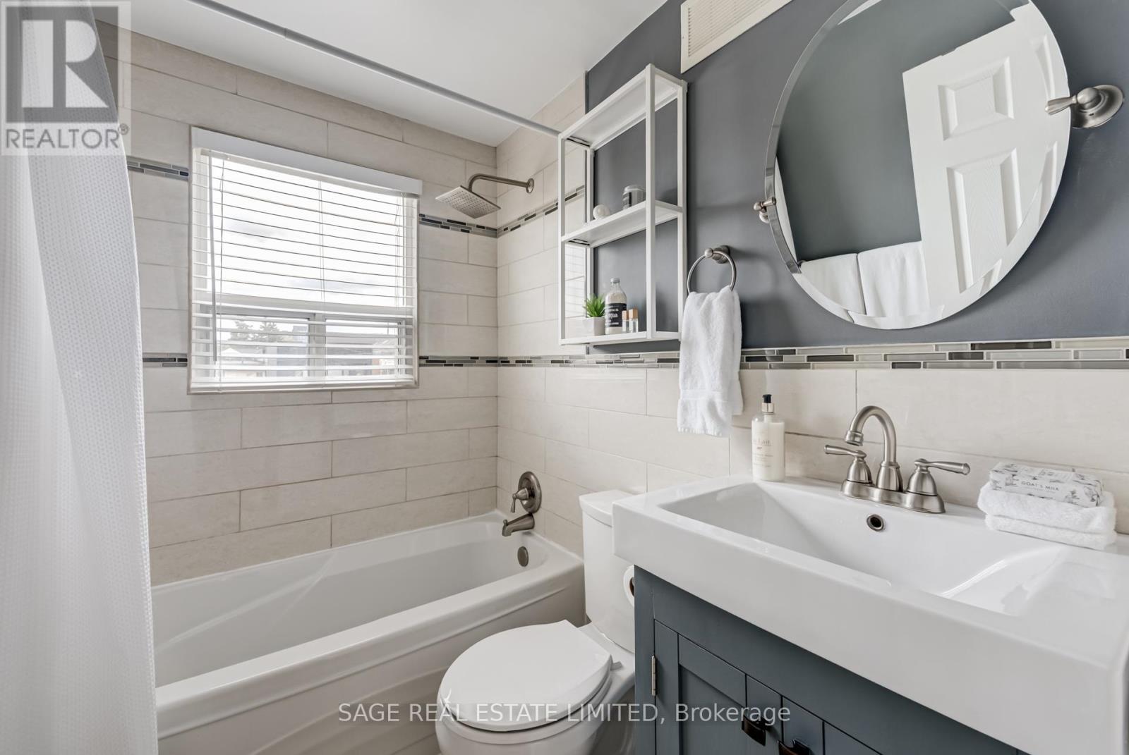17 Hugo Avenue, Toronto, Ontario  M6P 3T3 - Photo 20 - W12190914