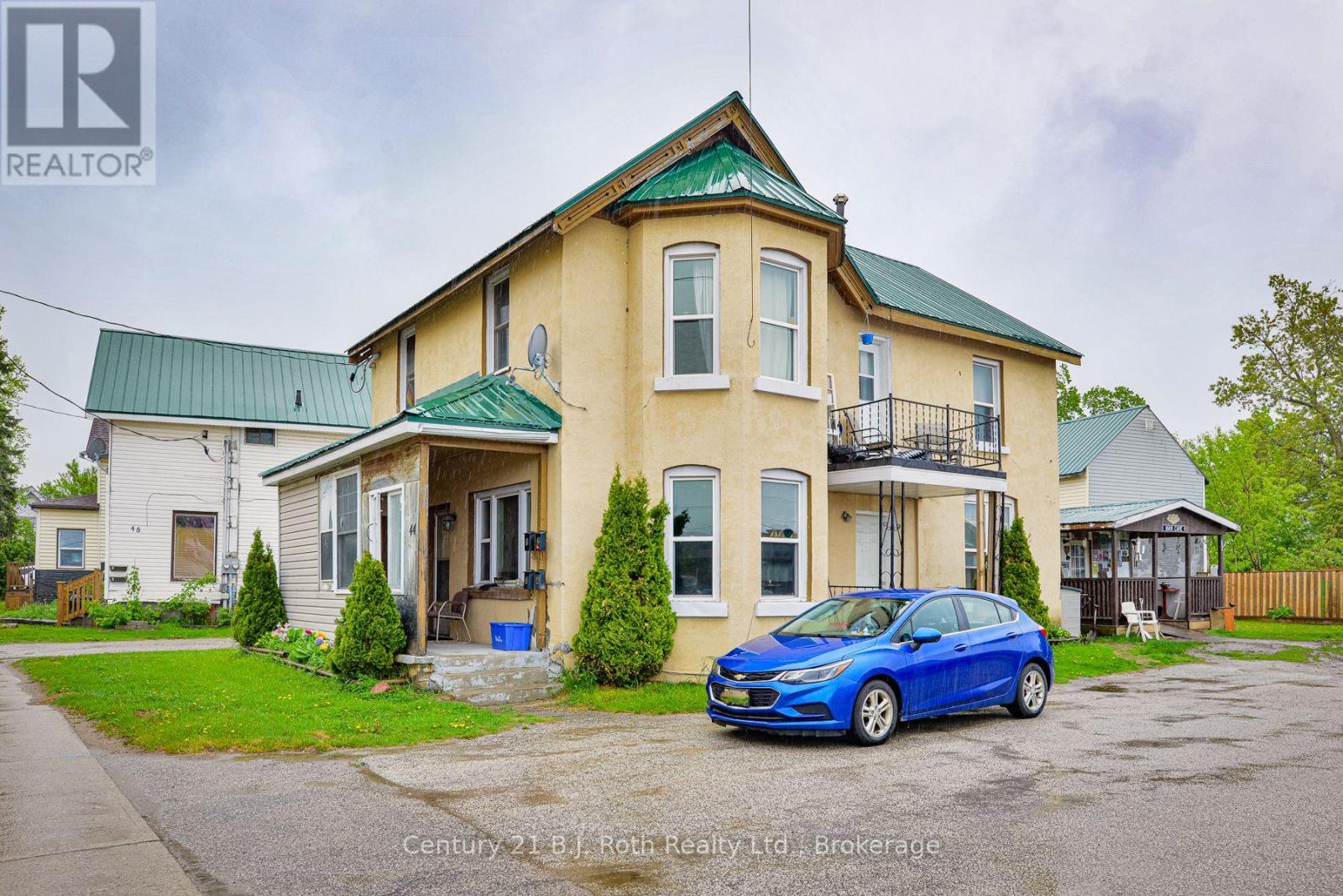 44 BARRIE ROAD, Orillia, Ontario