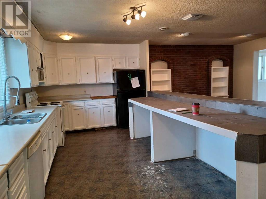 Property at 2039 37 Avenue SW image 5
