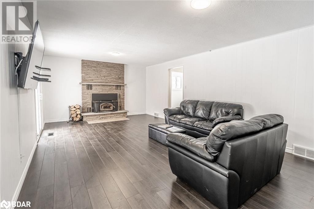 5853 Yonge Street, Innisfil, Ontario  L0L 1K0 - Photo 12 - 40736659