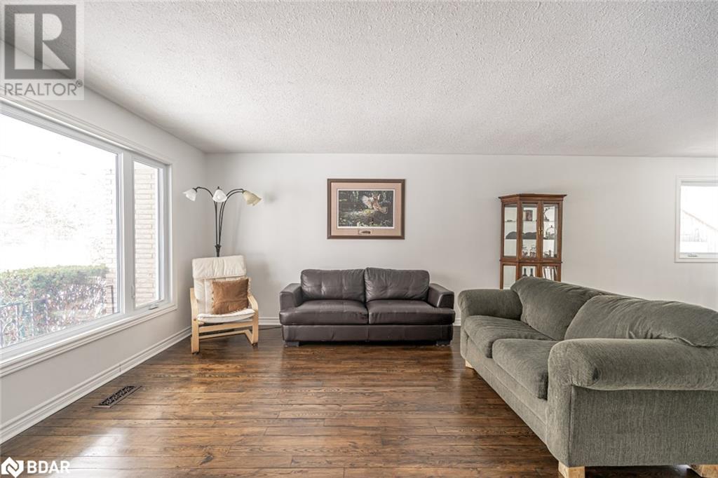 5853 Yonge Street, Innisfil, Ontario  L0L 1K0 - Photo 7 - 40736659