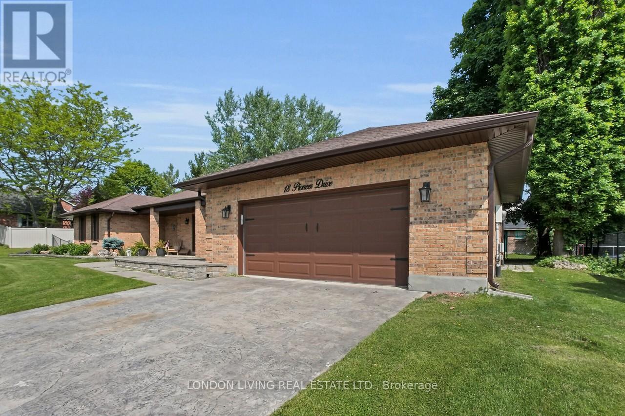 18 Pioneer Drive, Middlesex Centre, Ontario  N0L 1R0 - Photo 2 - X11999827
