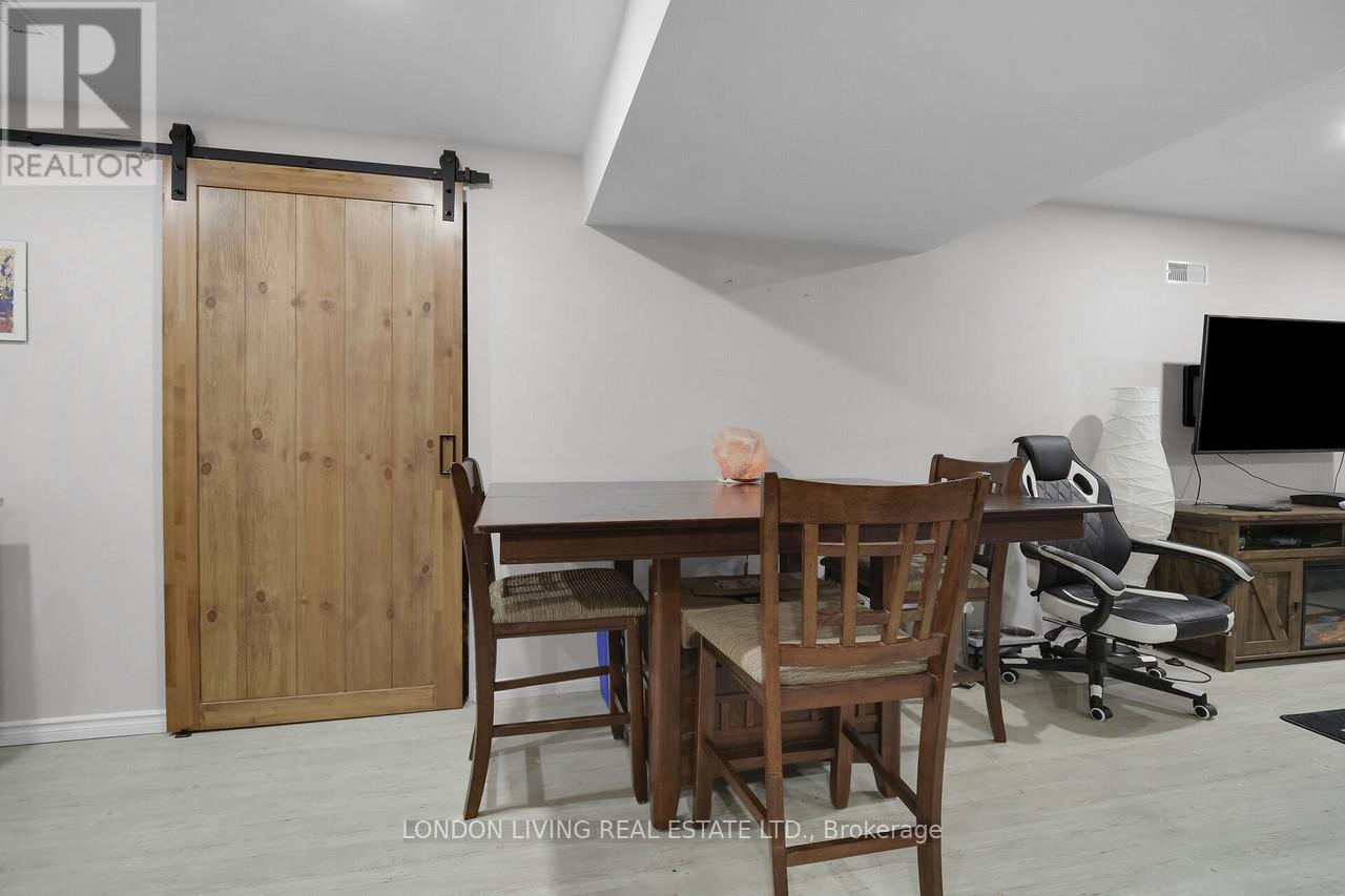 18 Pioneer Drive, Middlesex Centre, Ontario  N0L 1R0 - Photo 31 - X11999827