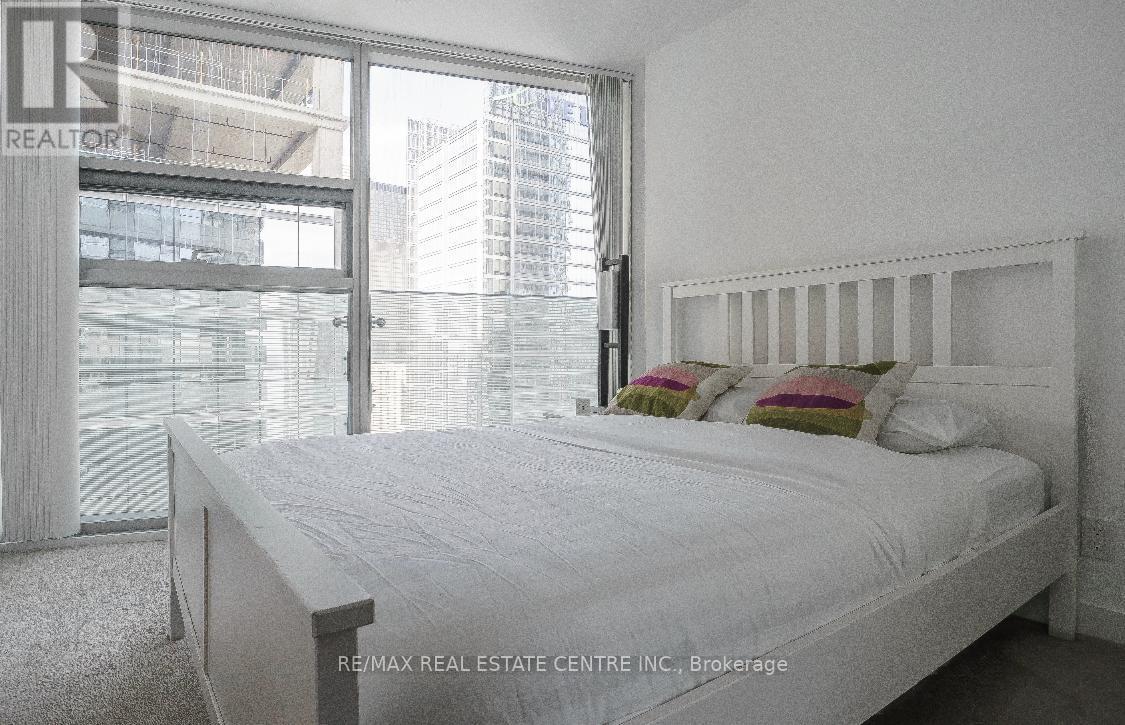 2210 - 14 York Street, Toronto, Ontario  M5J 0B1 - Photo 8 - C12191282