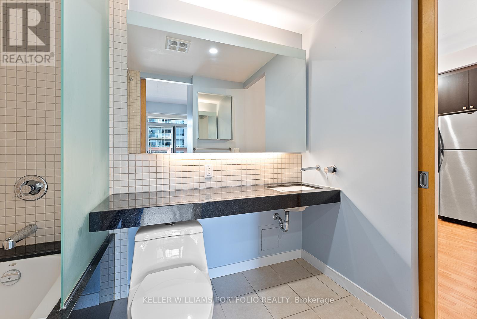 606 - 1 Shaw Street, Toronto, Ontario  M6K 0A1 - Photo 19 - C12179182