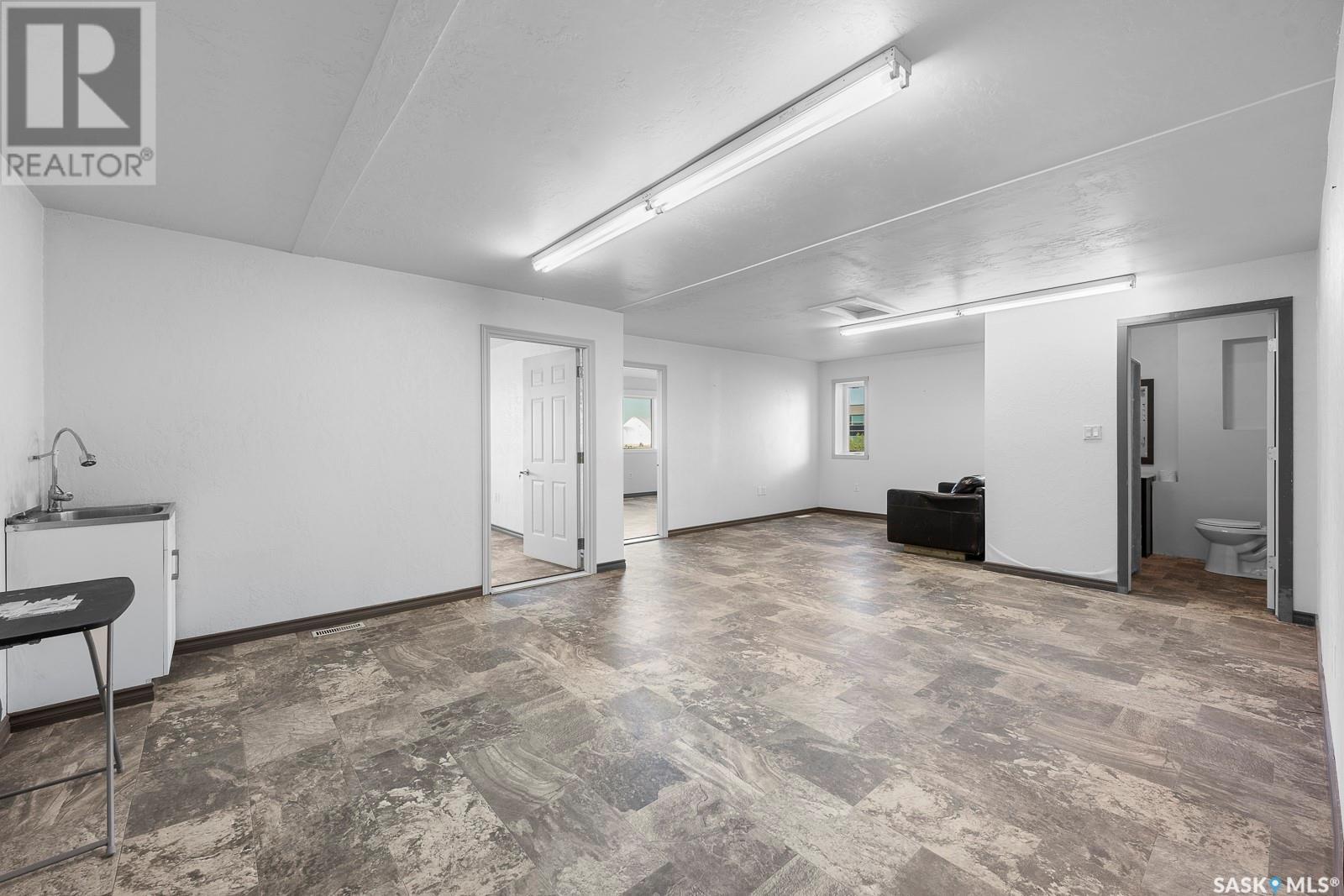 B 2124 Turvey Road E, Regina, Saskatchewan  S4N 3A4 - Photo 2 - SK007931