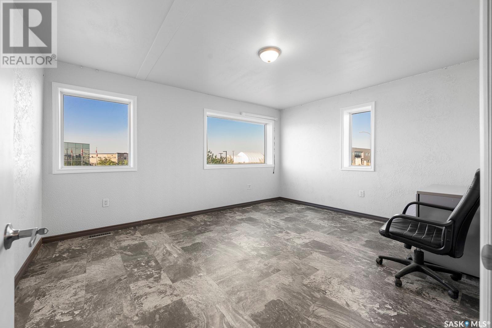 B 2124 Turvey Road E, Regina, Saskatchewan  S4N 3A4 - Photo 4 - SK007931