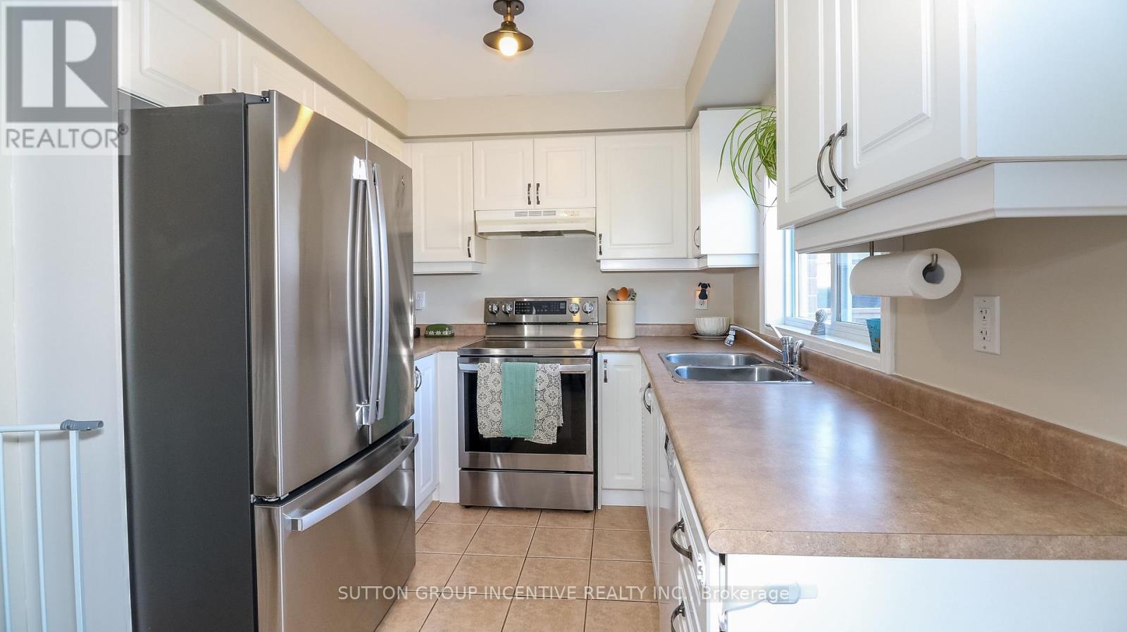 54 Succession Crescent W, Barrie, Ontario  L4M 7G4 - Photo 12 - S12191261