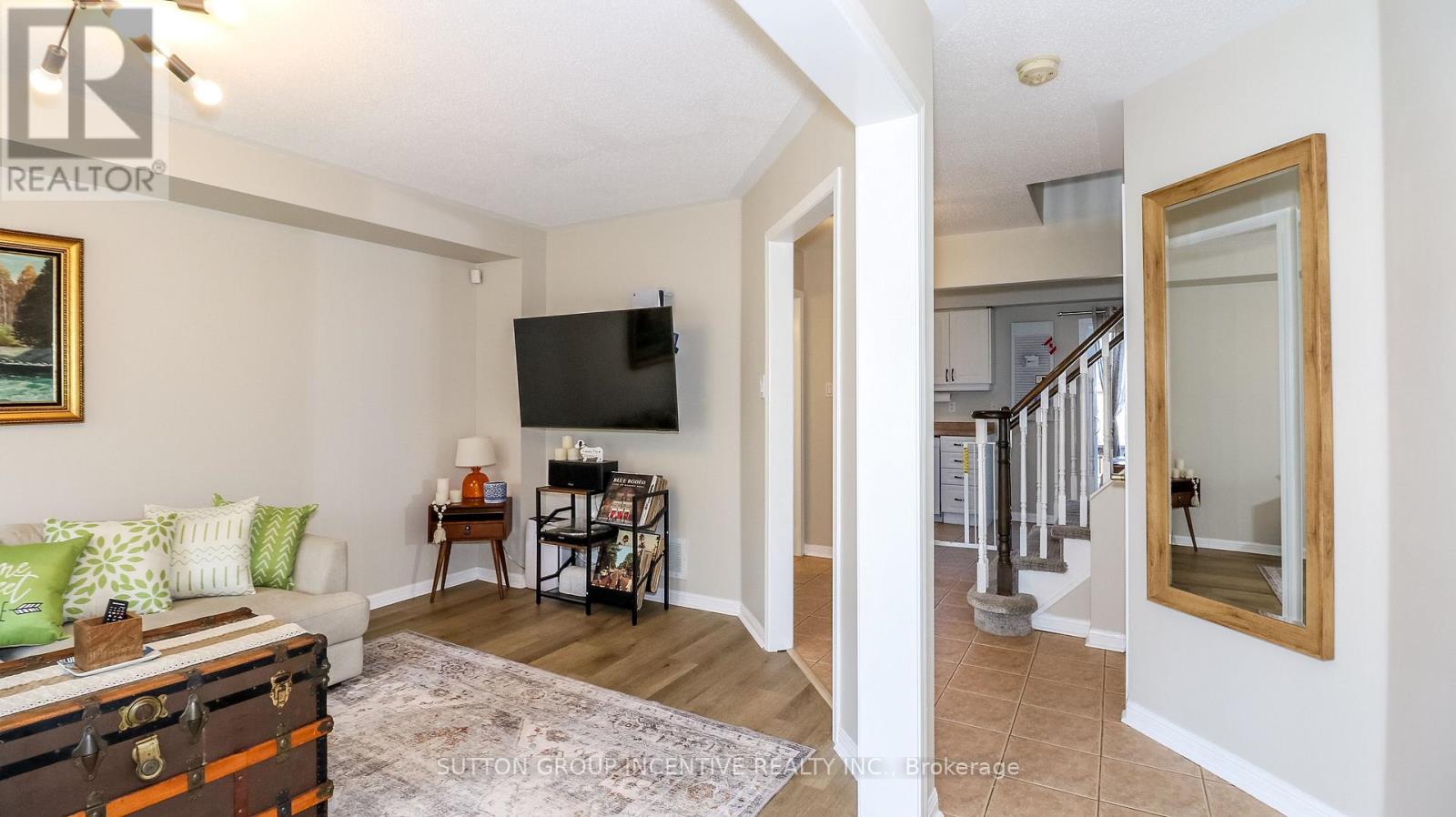 54 Succession Crescent W, Barrie, Ontario  L4M 7G4 - Photo 7 - S12191261