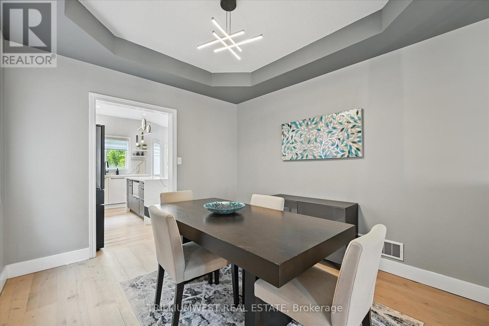 1289 Renfield Drive, Burlington, Ontario  L7M 4Z5 - Photo 8 - W12191231