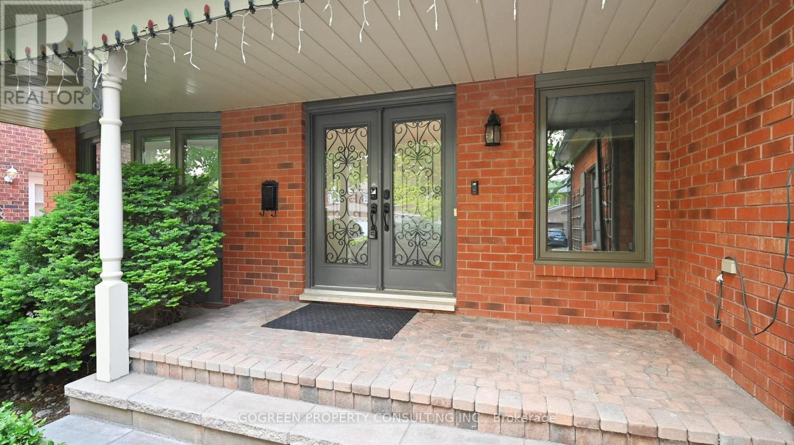 1469 Livery Lane, Oakville, Ontario  L6M 2Y8 - Photo 2 - W12191285