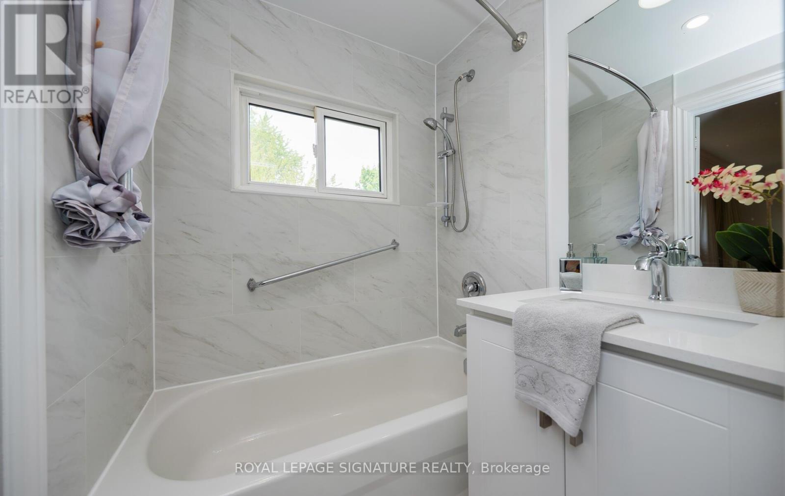 28 Sweeney Drive, Toronto, Ontario  M4A 1T3 - Photo 21 - C12191180