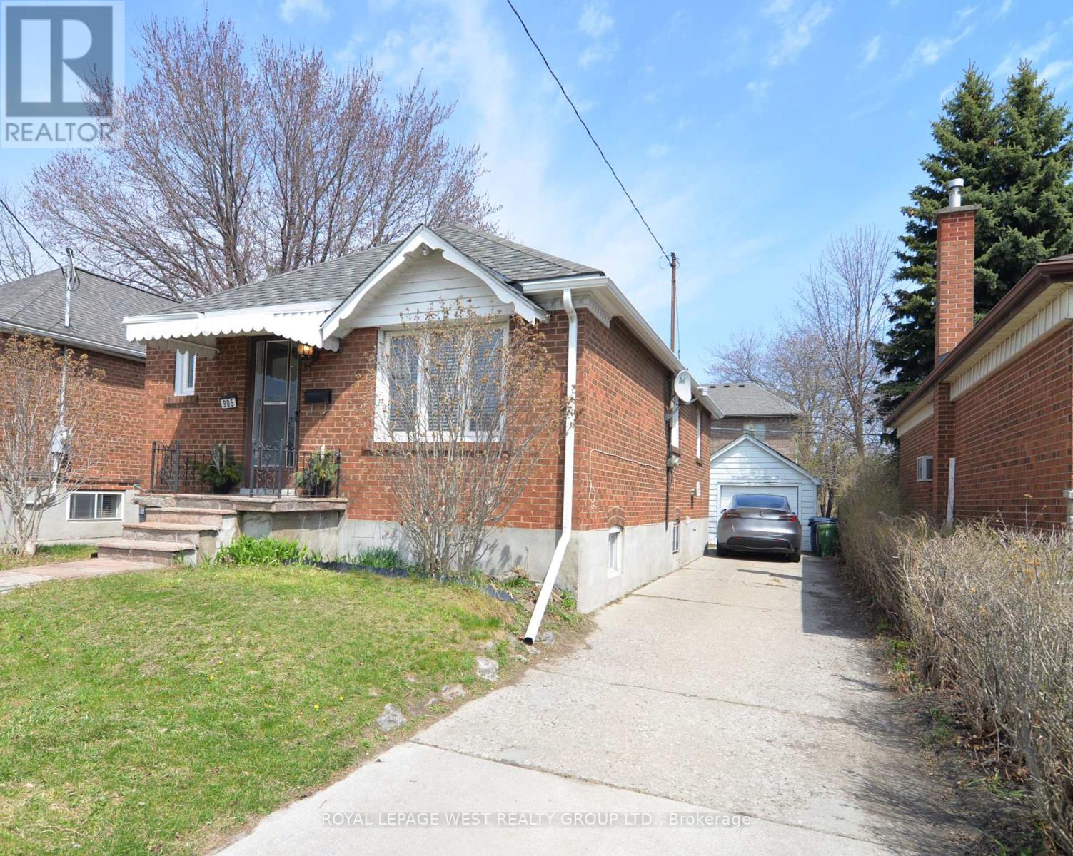 905 Islington Avenue, Toronto, Ontario  M8Z 4P1 - Photo 1 - W12126813