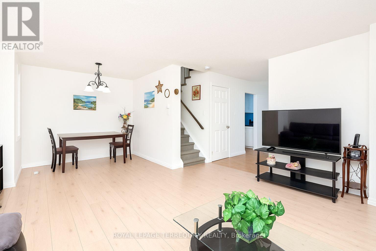 3 - 2021 Sixth Line, Oakville, Ontario  L6H 4S2 - Photo 6 - W12111553