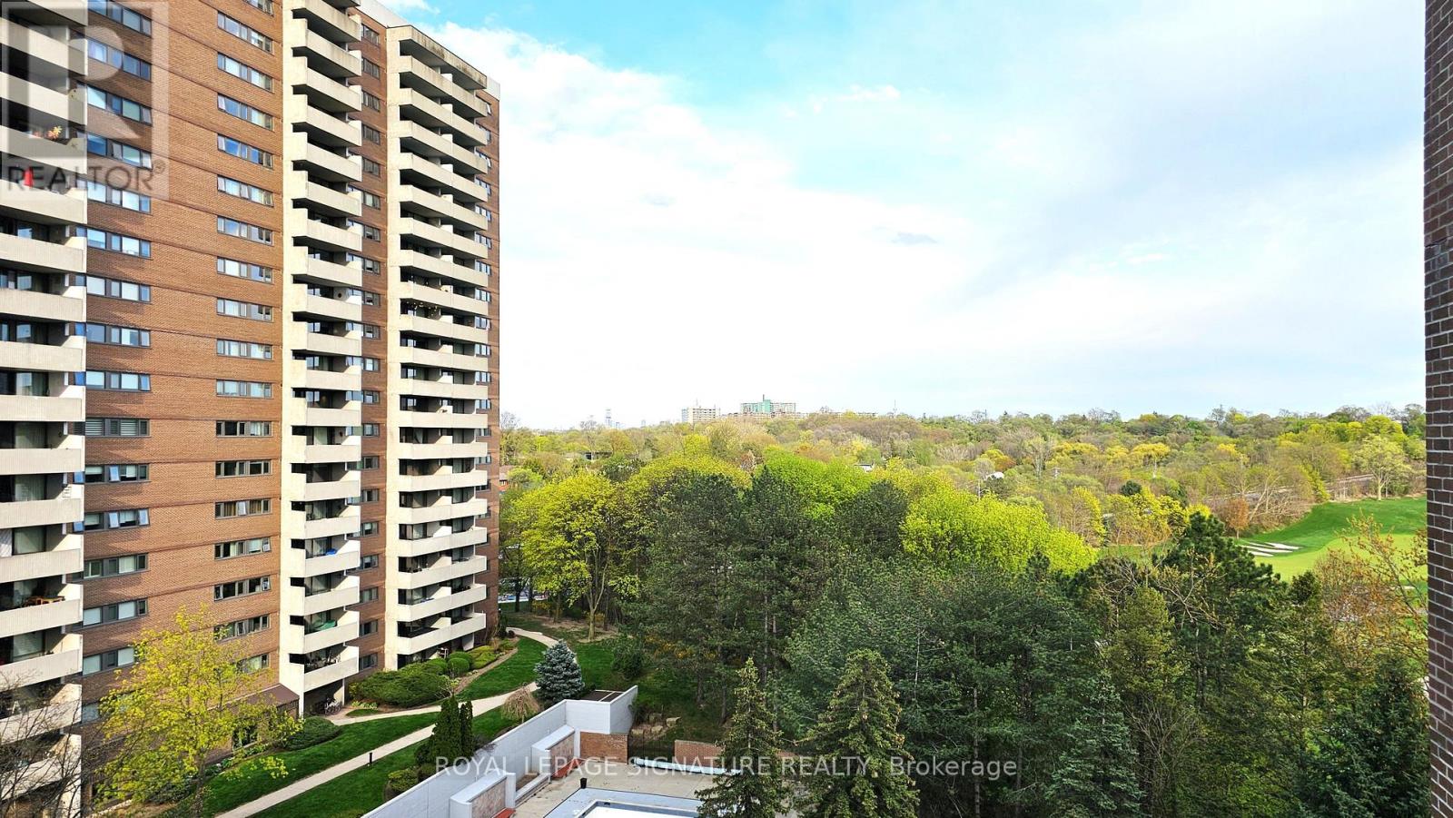 810 - 240 Scarlett Road, Toronto, Ontario  M6N 4X4 - Photo 5 - W12135773