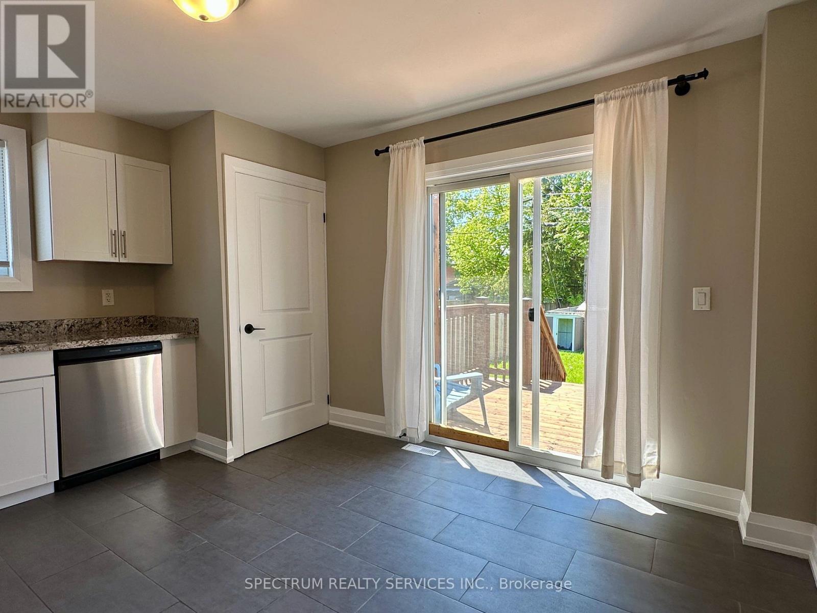 36 Queen Street N, New Tecumseth (Tottenham), Ontario  L0G 1W0 - Photo 7 - N12191371
