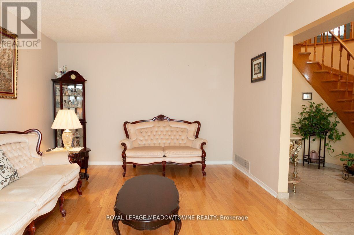 136 Harvest Moon Drive, Markham (Milliken Mills West), Ontario  L3R 4M5 - Photo 8 - N12191384