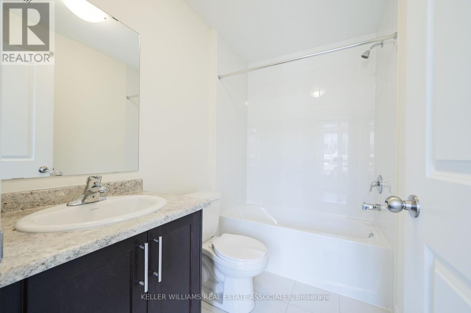 88 Coolhurst Avenue, Brampton, Ontario  L7A 0B8 - Photo 5 - W12191348