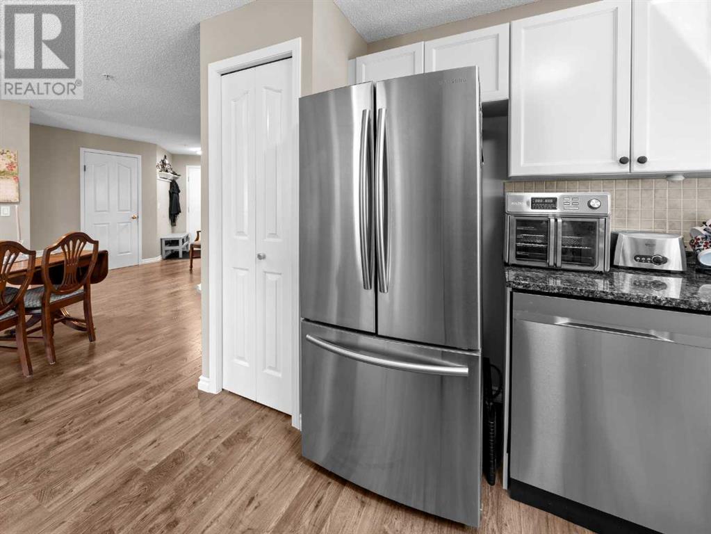 Property at 5201, 604 8 Street SW image 2