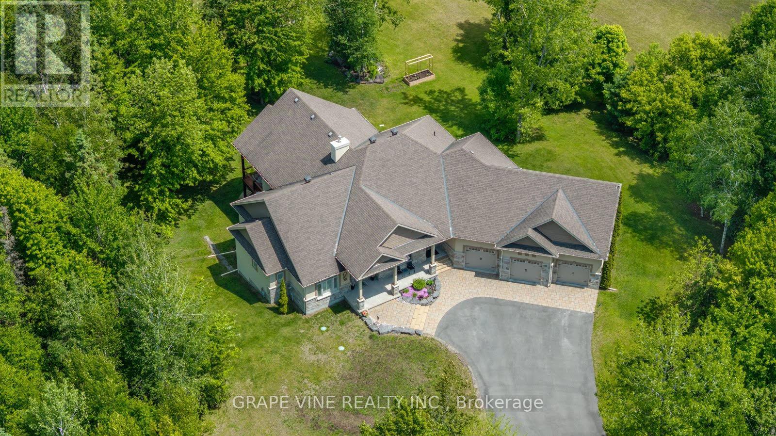 515 West Lake Circle, Ottawa, Ontario  K0A 1L0 - Photo 2 - X12098916