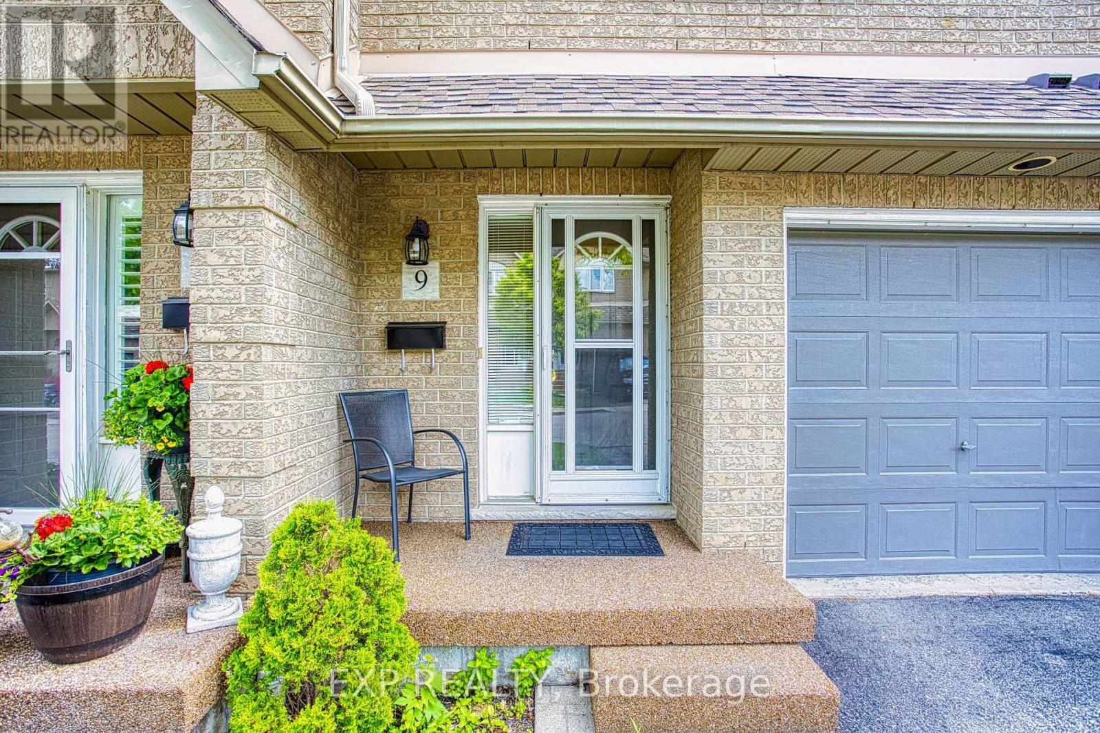 9 - 100 Vineberg Drive, Hamilton, Ontario  L8W 3X4 - Photo 5 - X12191351