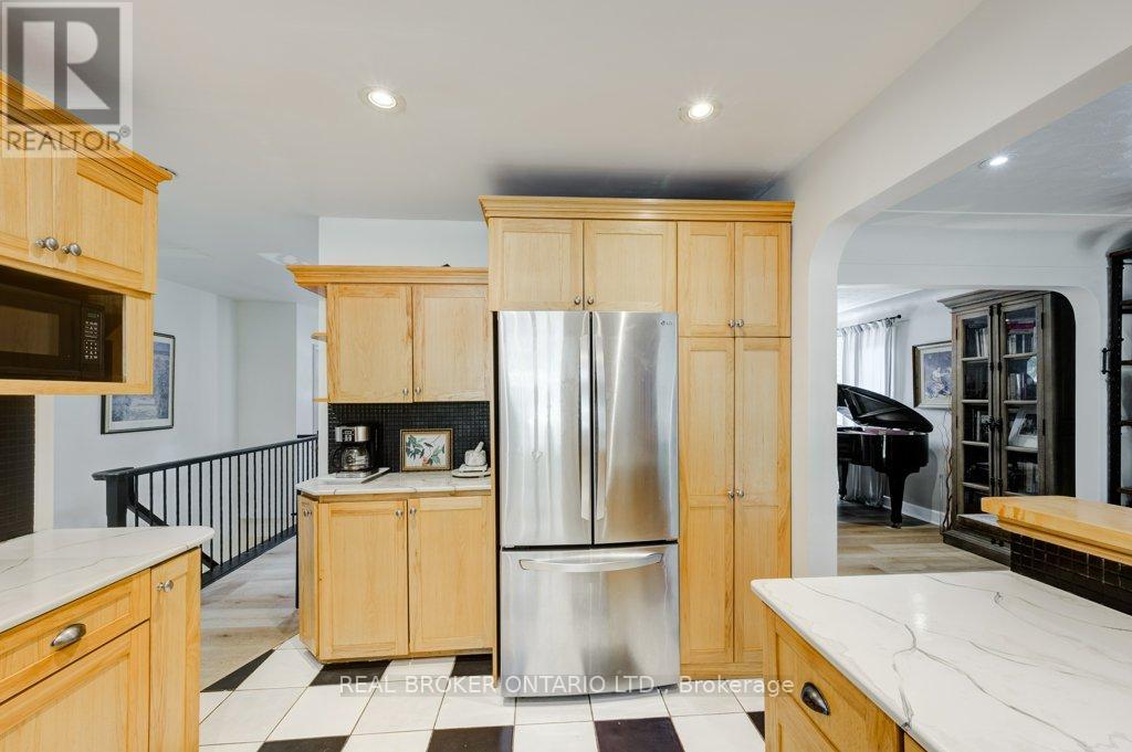 3 Fallsview Road, Hamilton, Ontario  L9H 5J7 - Photo 14 - X12191359