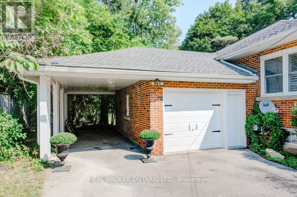3 Fallsview Road, Hamilton, Ontario  L9H 5J7 - Photo 2 - X12191359