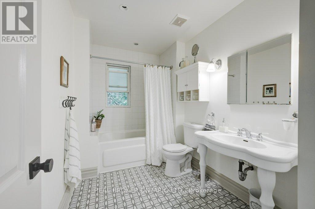 3 Fallsview Road, Hamilton, Ontario  L9H 5J7 - Photo 20 - X12191359