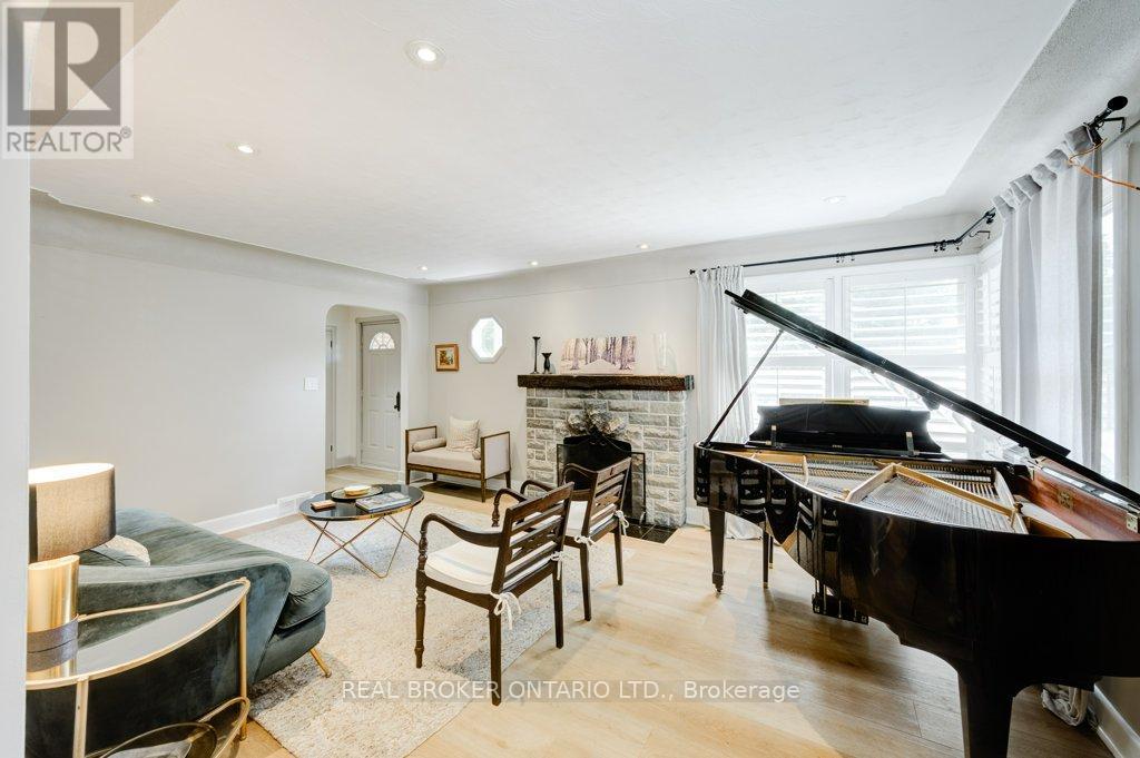 3 Fallsview Road, Hamilton, Ontario  L9H 5J7 - Photo 8 - X12191359