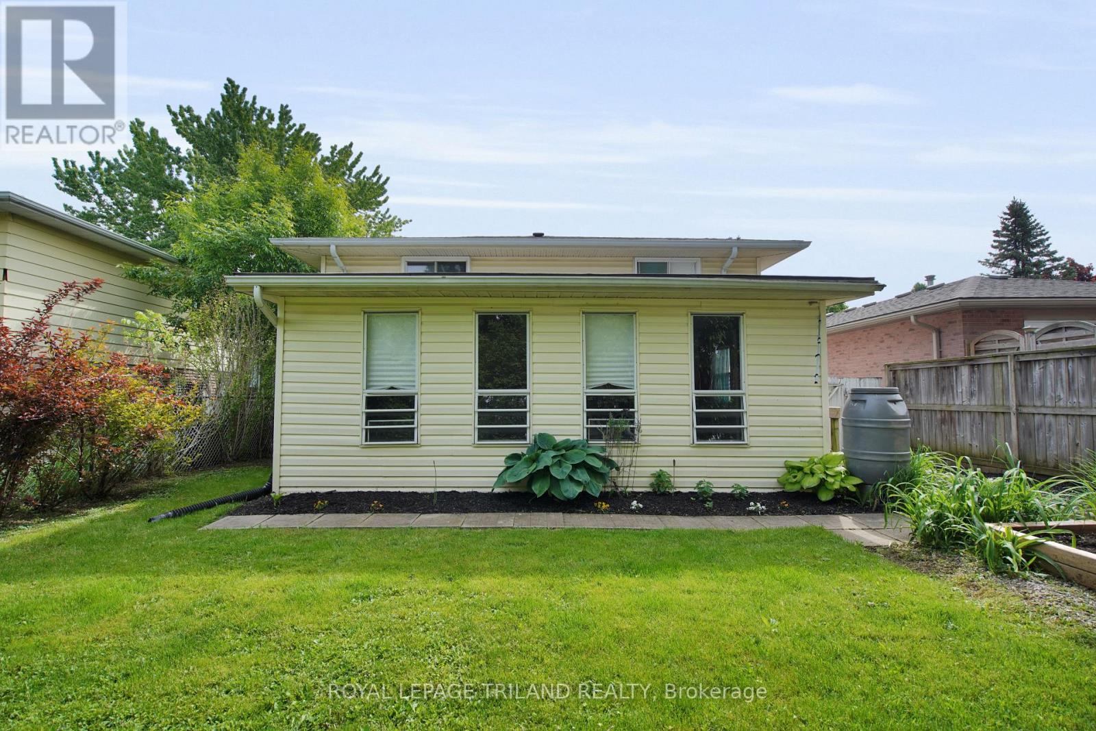 33 Edmunds Crescent, London South, Ontario  N5Z 4J1 - Photo 24 - X12191594