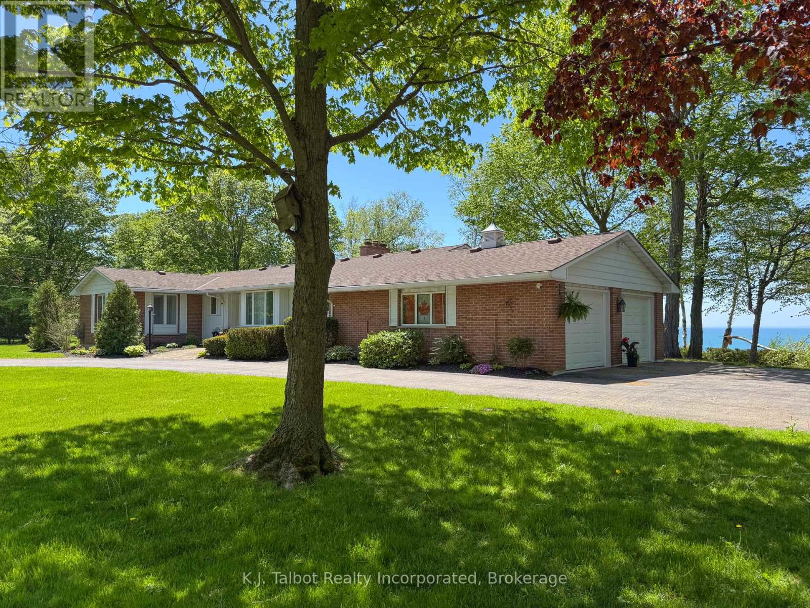82099 Sunset Lane S, Ashfield-Colborne-Wawanosh, Ontario  N7A 3Y2 - Photo 1 - X12154402