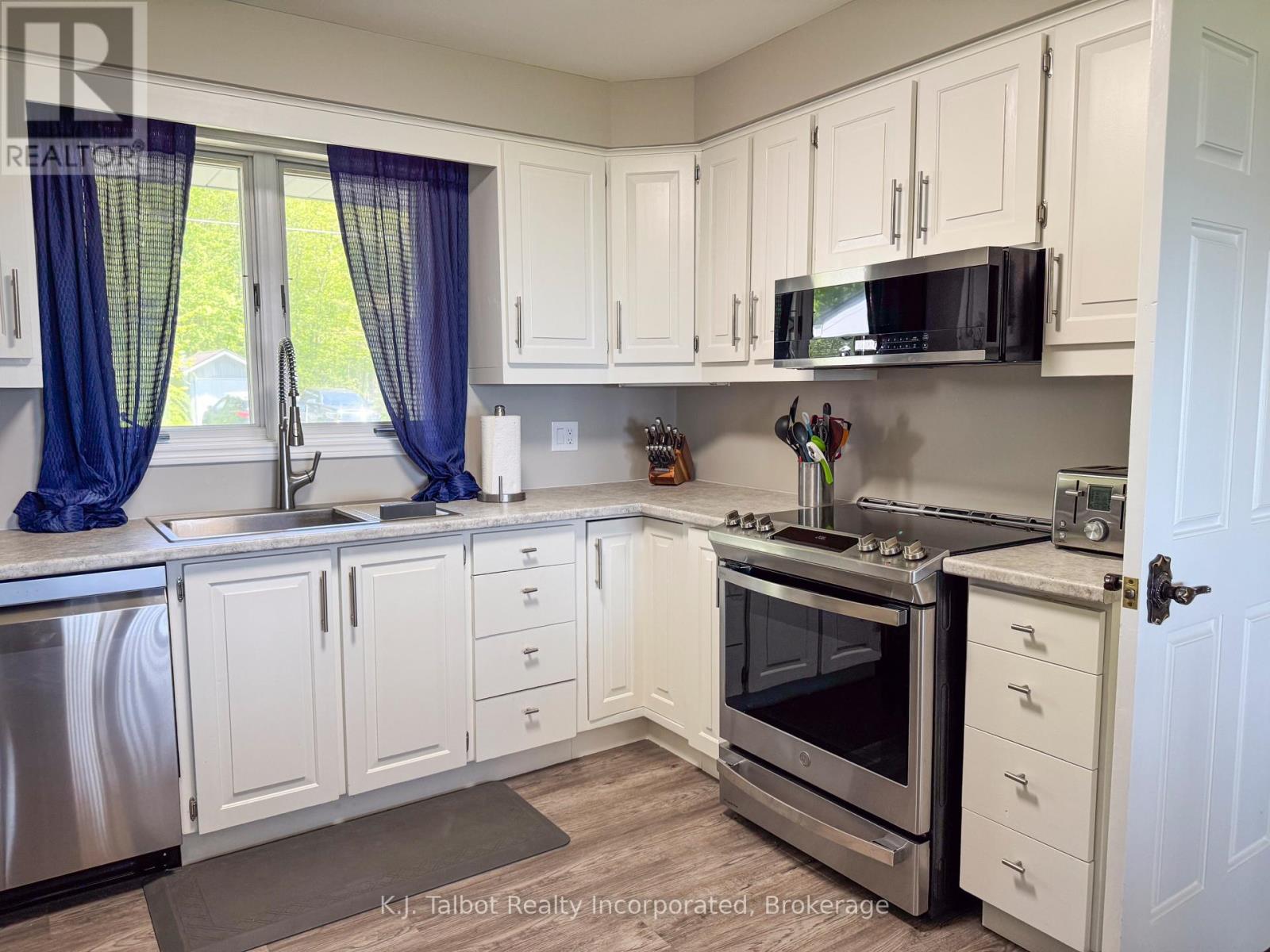82099 Sunset Lane S, Ashfield-Colborne-Wawanosh, Ontario  N7A 3Y2 - Photo 16 - X12154402