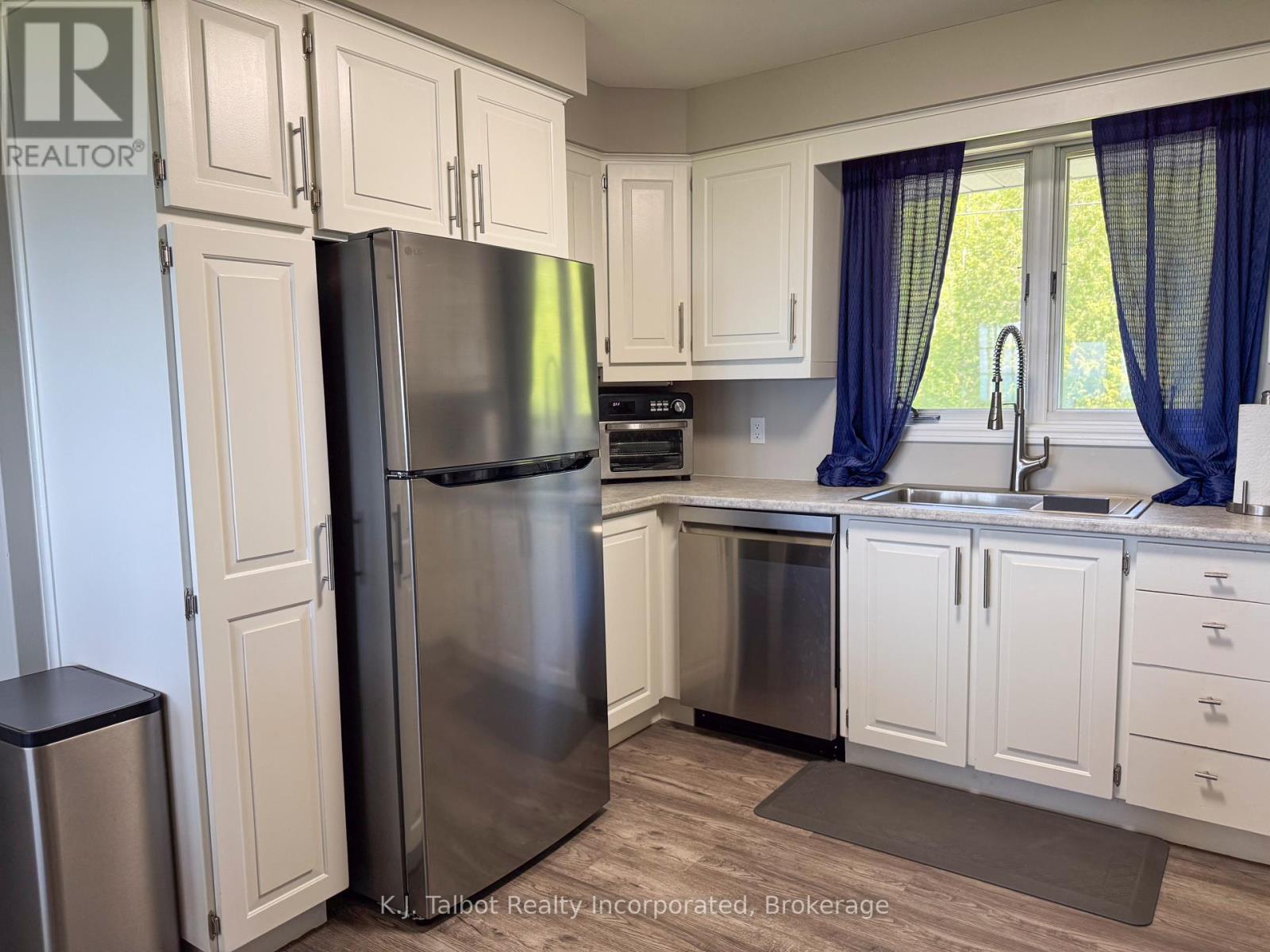 82099 Sunset Lane S, Ashfield-Colborne-Wawanosh, Ontario  N7A 3Y2 - Photo 17 - X12154402