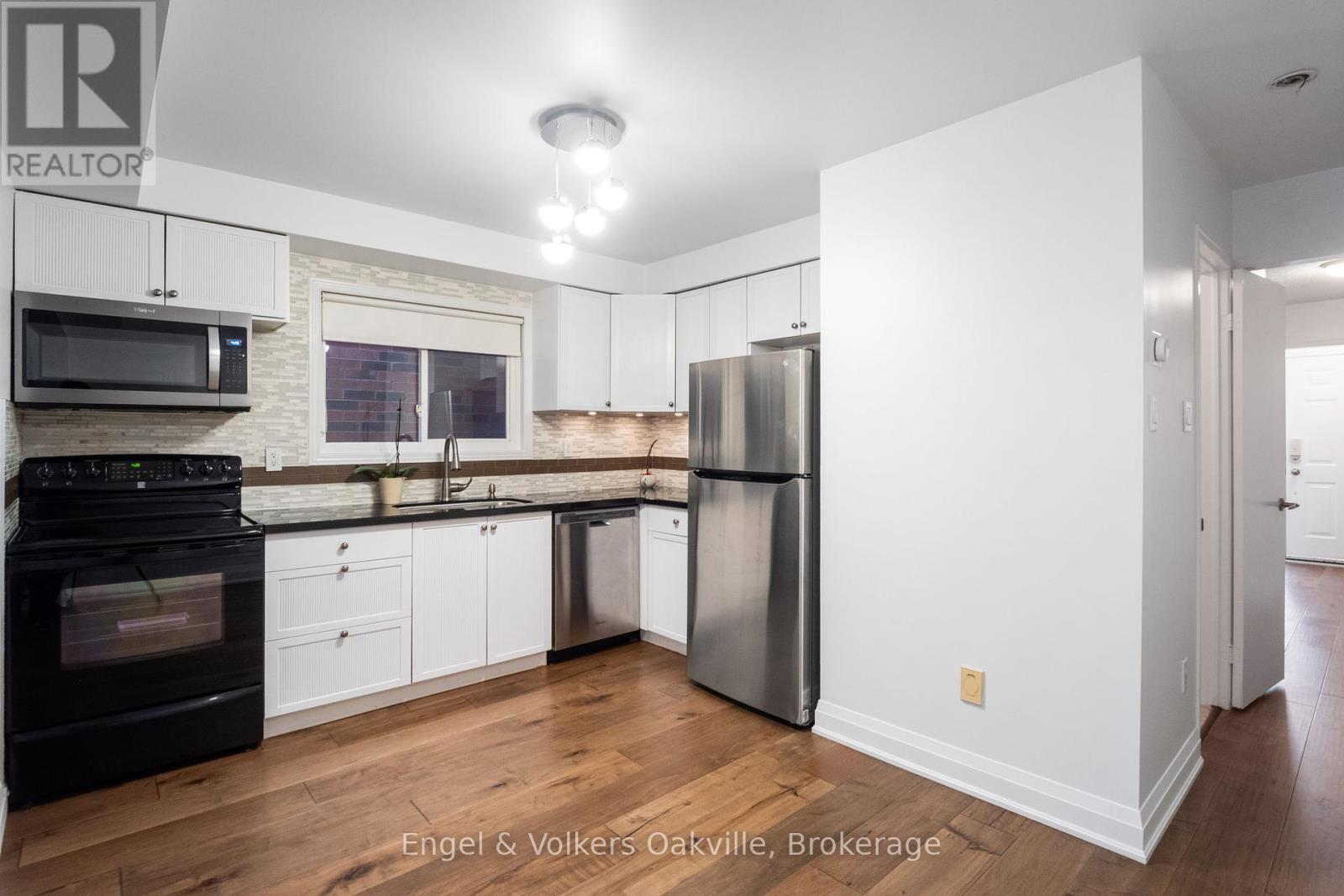 2455 Stefi Trail, Oakville, Ontario  L6H 5Y3 - Photo 6 - W12191462