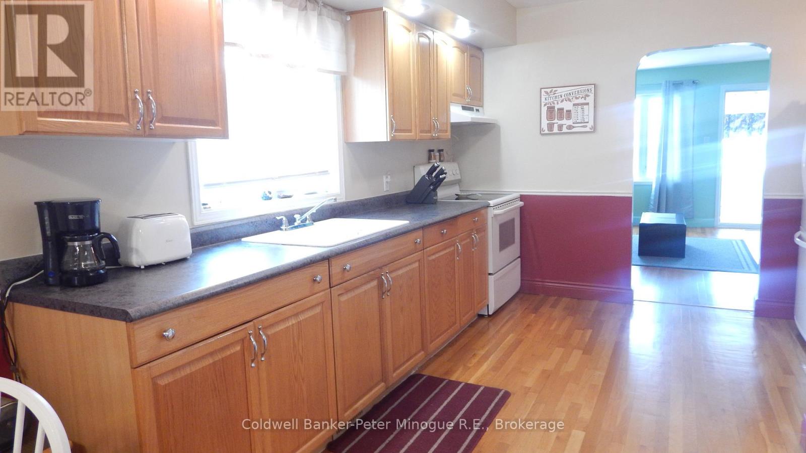 172 Victoria Street E, North Bay (Central), Ontario  P1B 1P4 - Photo 5 - X12191596