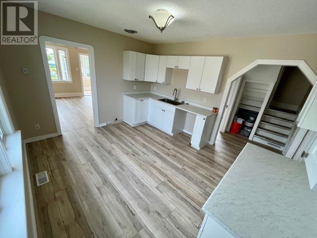 630 Winnipeg Ave, Thunder Bay, Ontario  P7B 3T2 - Photo 8 - TB251482