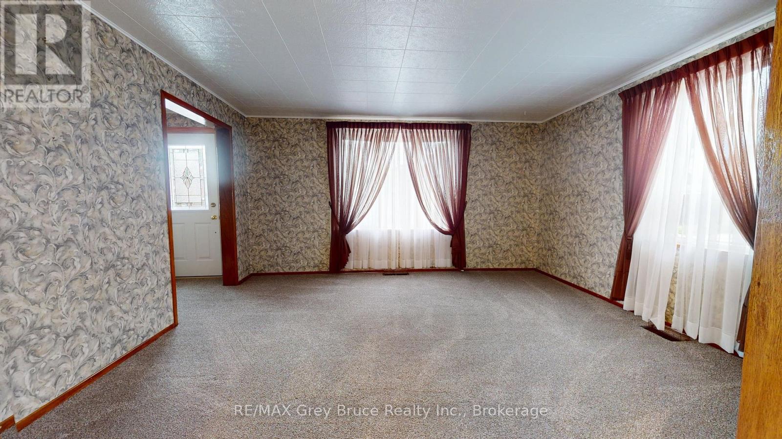 76 5th Street Se, Arran-Elderslie, Ontario  N0G 1L0 - Photo 3 - X12191469