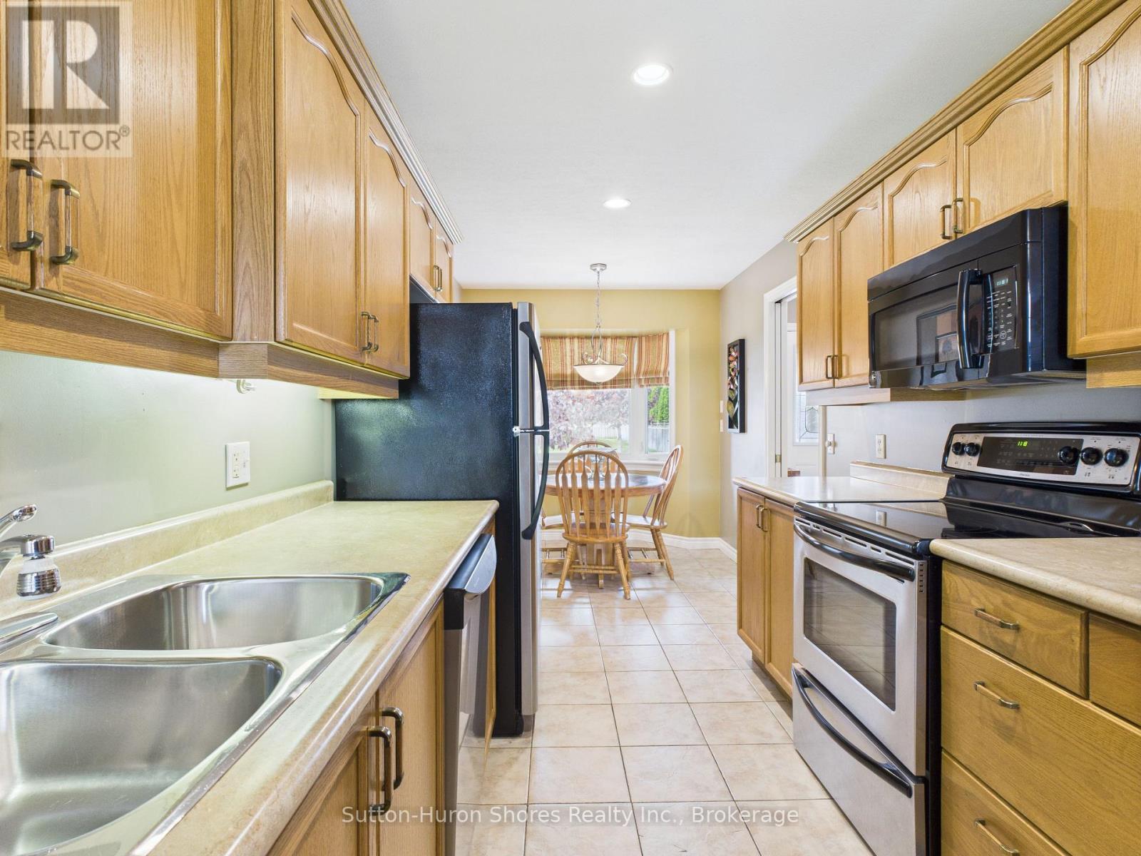 489 Andrew Street, Saugeen Shores, Ontario  N0H 2C1 - Photo 8 - X12191567