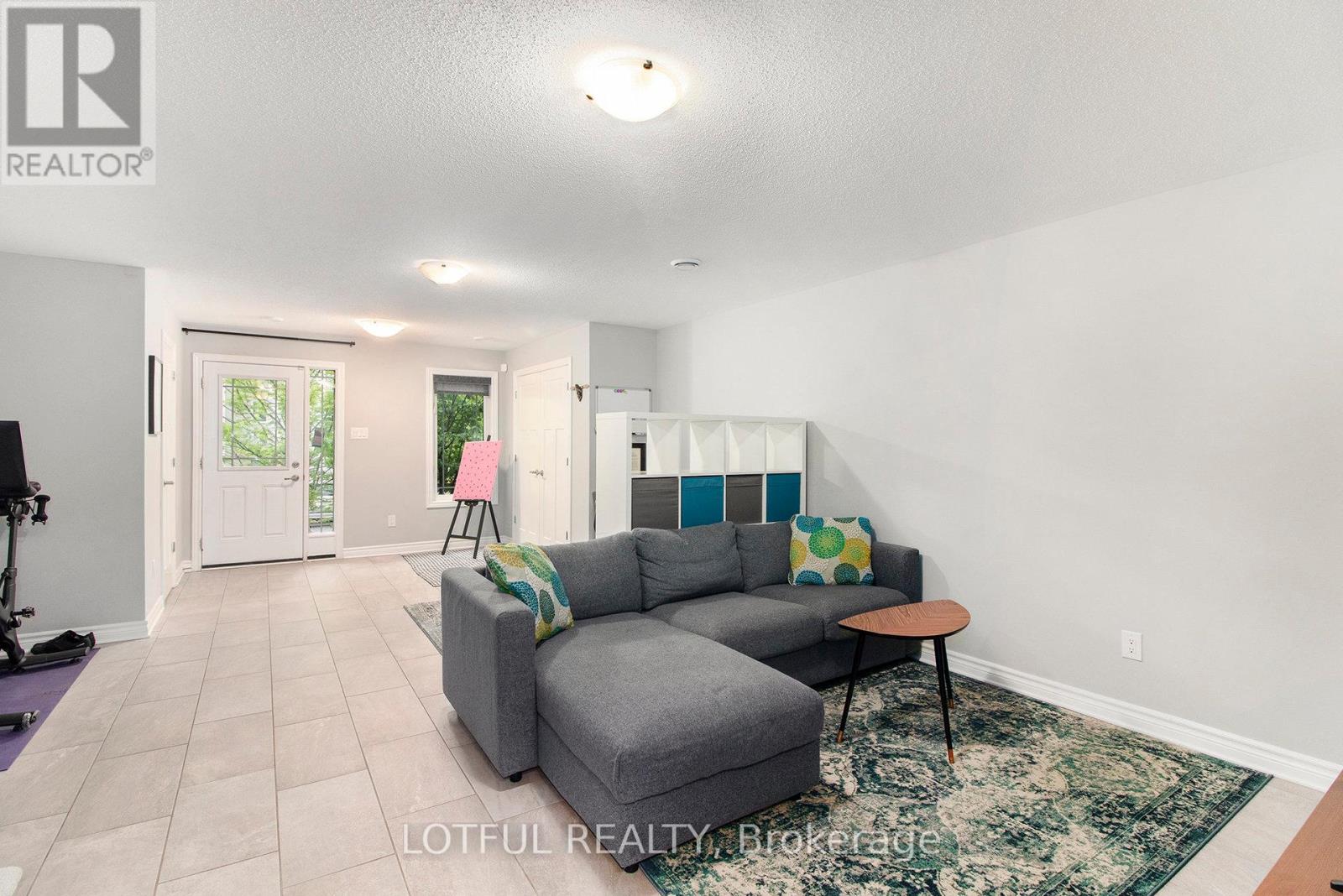 122 Matador Private, Ottawa, Ontario  K1K 2V7 - Photo 4 - X12191635