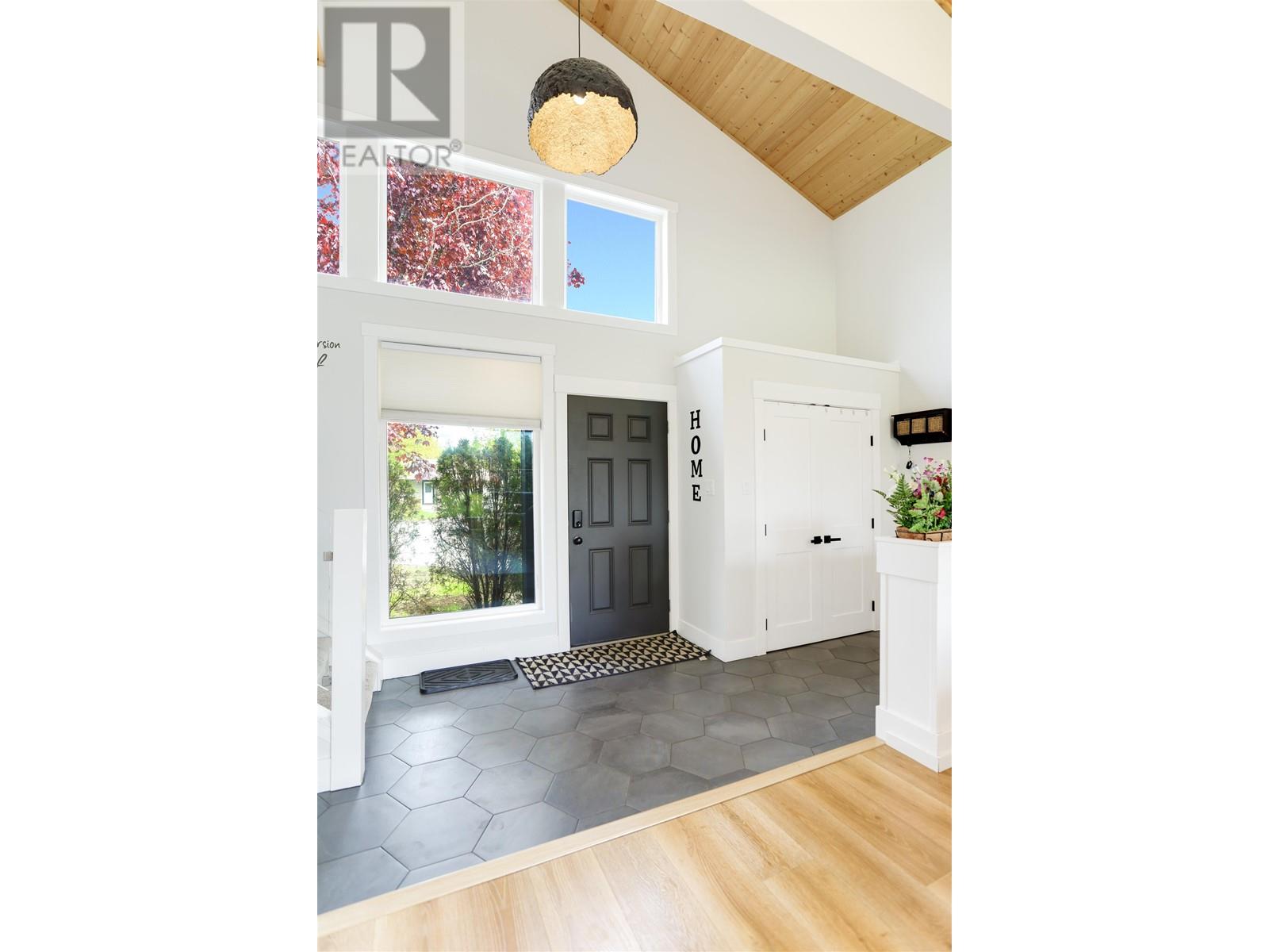 Property at 43 PINTAIL STREET image 3