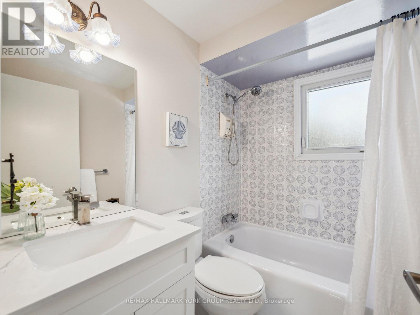 42 Drumern Crescent, Richmond Hill, Ontario  L4C 5H8 - Photo 17 - N12018383