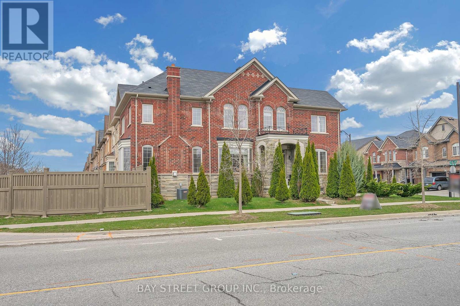 2 Pelee Avenue, Vaughan, Ontario  L4H 3Y2 - Photo 5 - N12175684