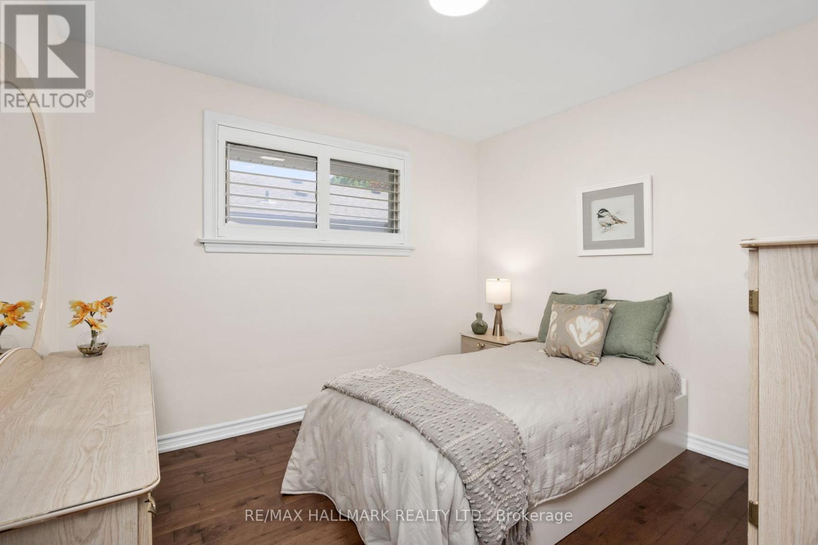 18 Daleside Crescent, Toronto, Ontario  M4A 2H6 - Photo 17 - C12191540
