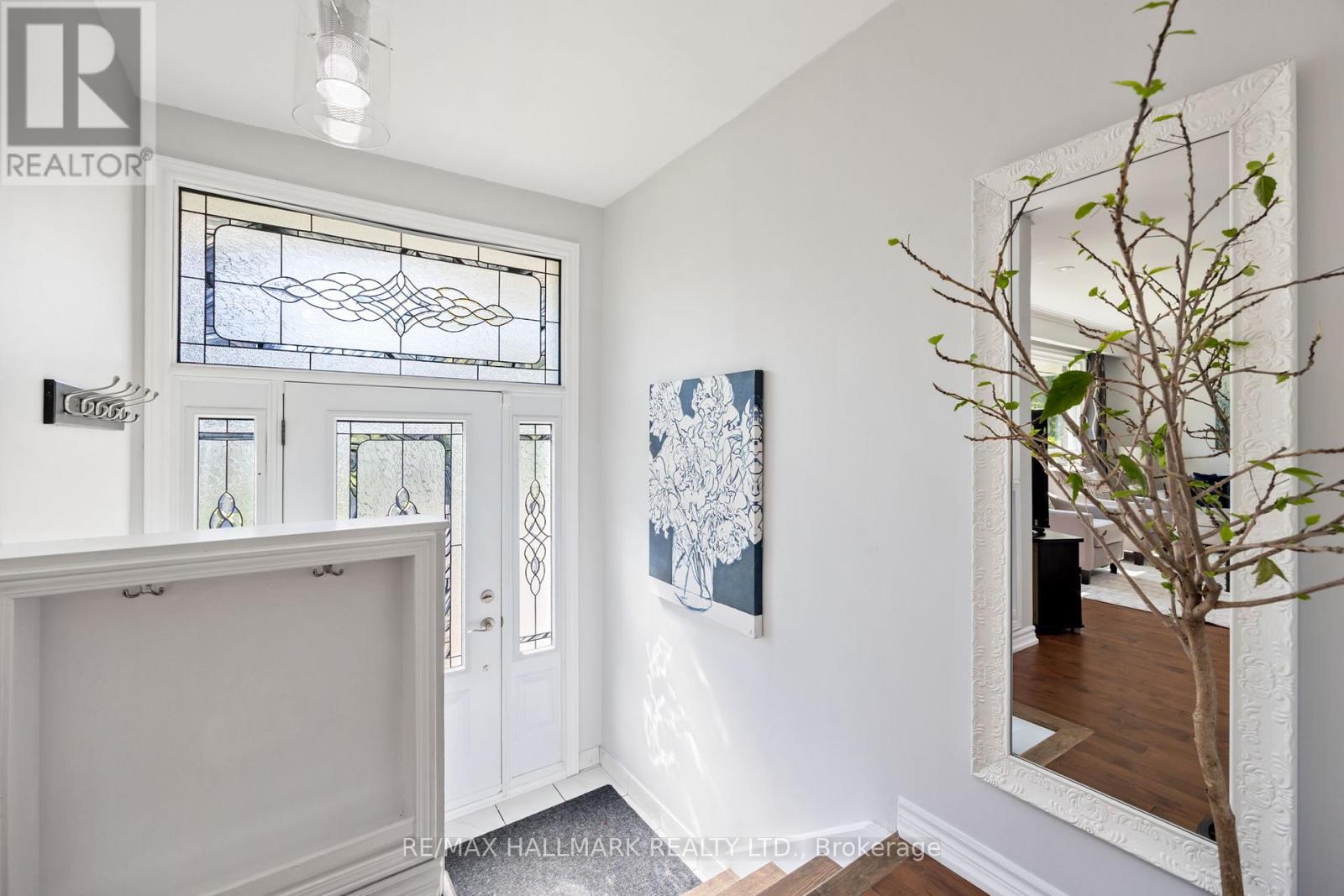 18 Daleside Crescent, Toronto, Ontario  M4A 2H6 - Photo 2 - C12191540