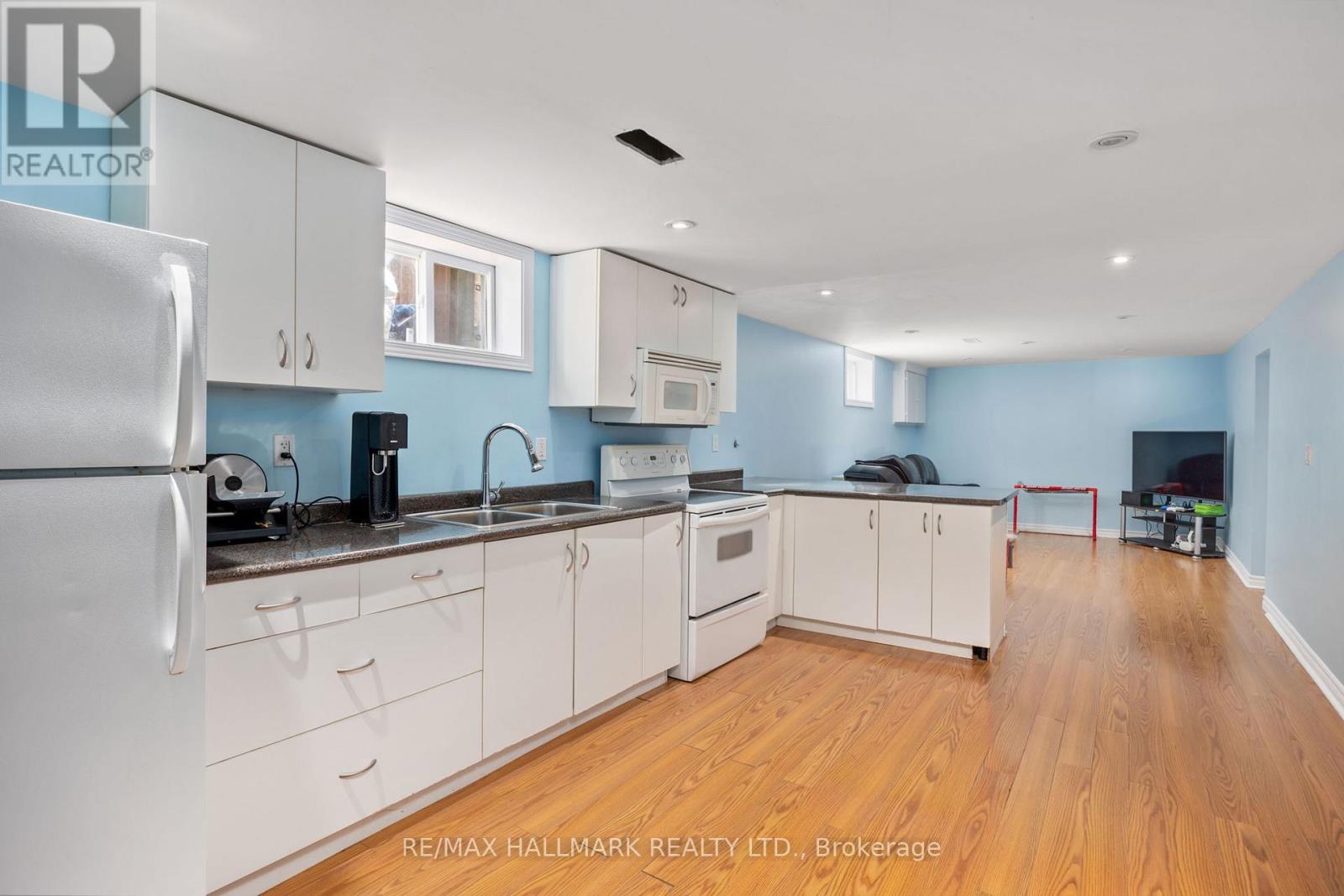 18 Daleside Crescent, Toronto, Ontario  M4A 2H6 - Photo 21 - C12191540