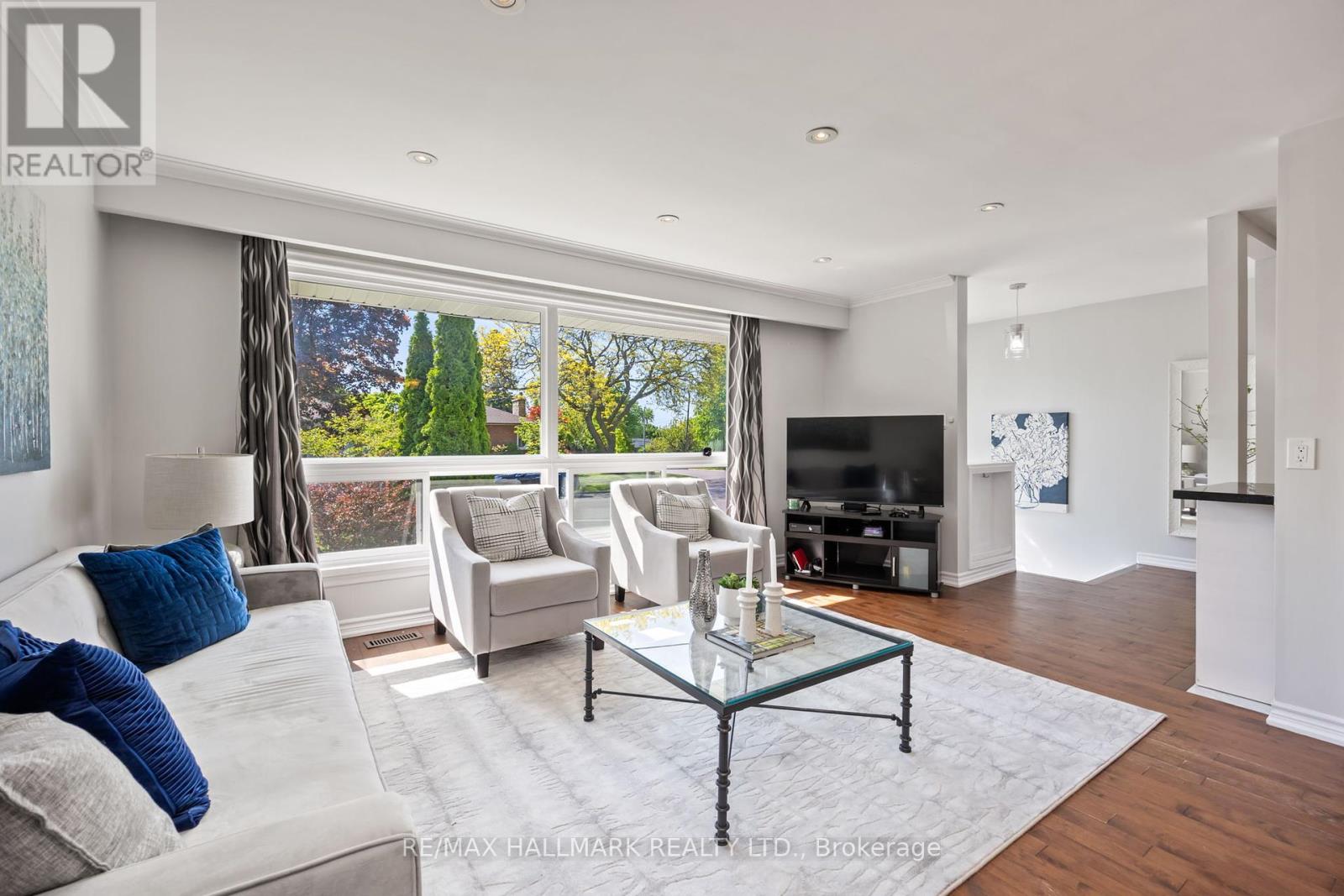 18 Daleside Crescent, Toronto, Ontario  M4A 2H6 - Photo 6 - C12191540
