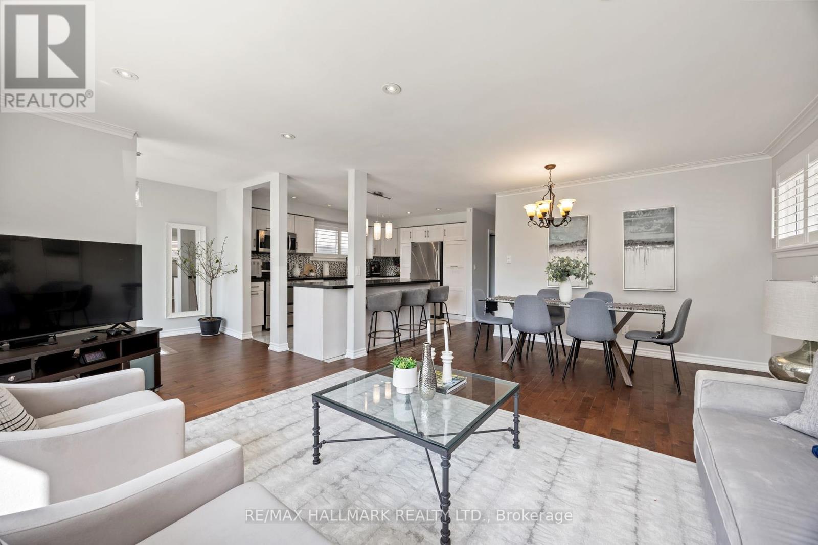 18 Daleside Crescent, Toronto, Ontario  M4A 2H6 - Photo 7 - C12191540
