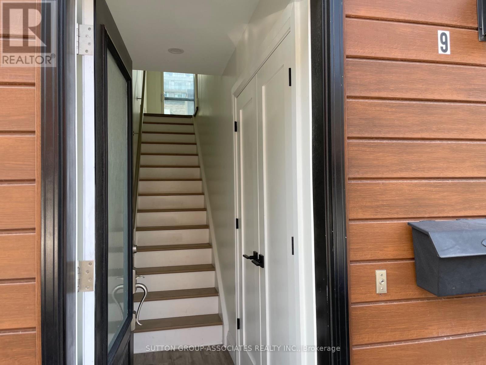 2 - 9 Whitaker Avenue, Toronto, Ontario  M6J 1A2 - Photo 2 - C12191638