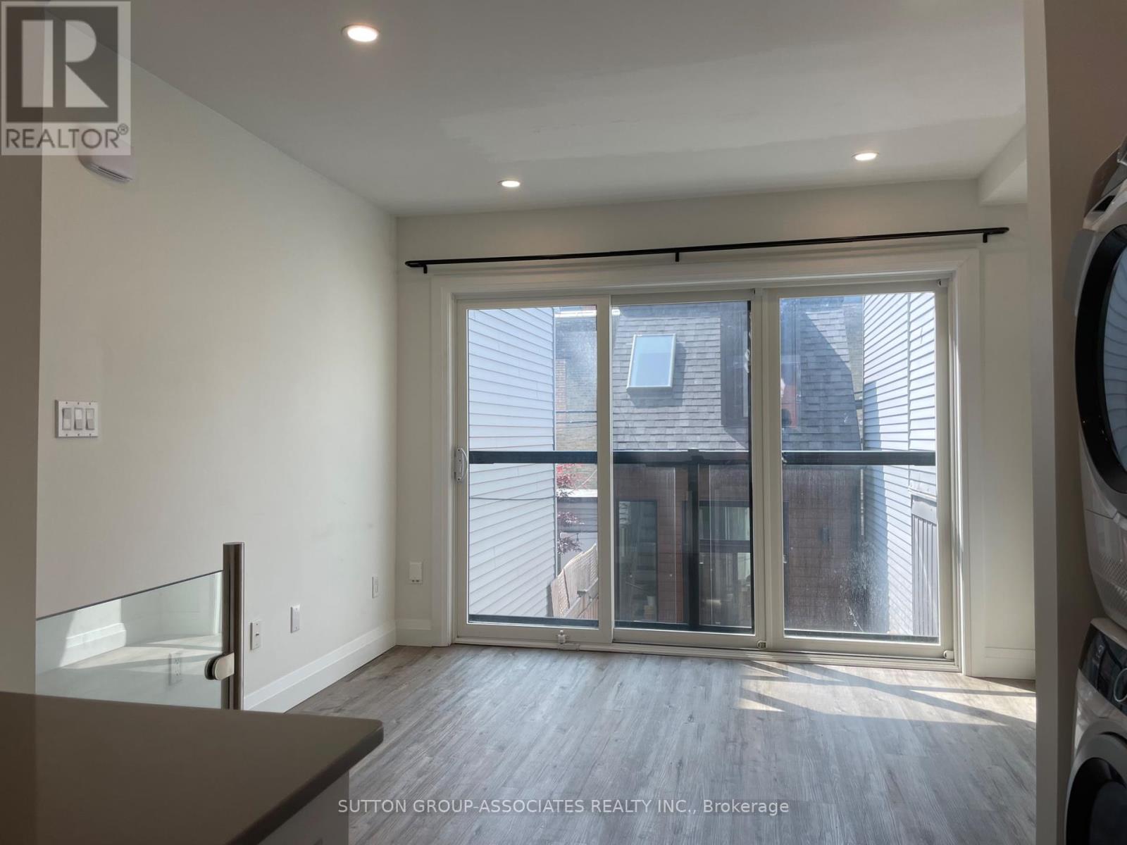 2 - 9 Whitaker Avenue, Toronto, Ontario  M6J 1A2 - Photo 4 - C12191638